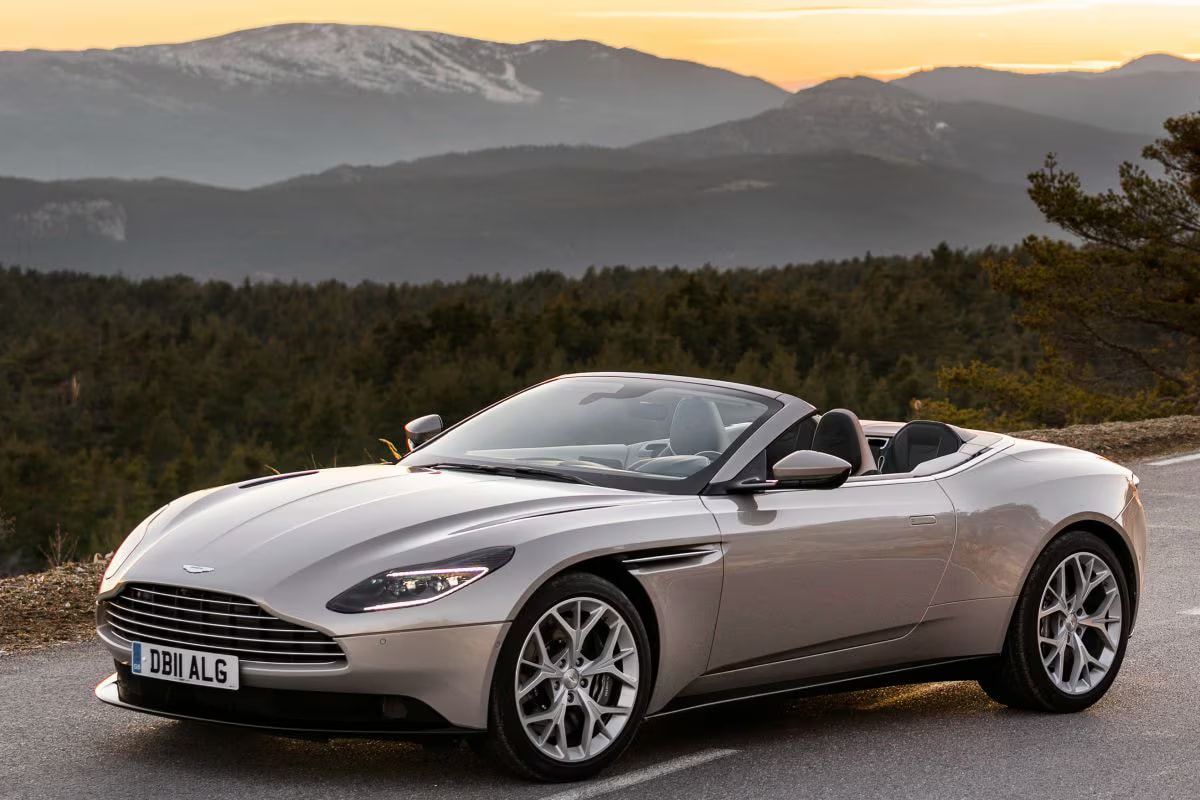 aston martin DB11 V8
